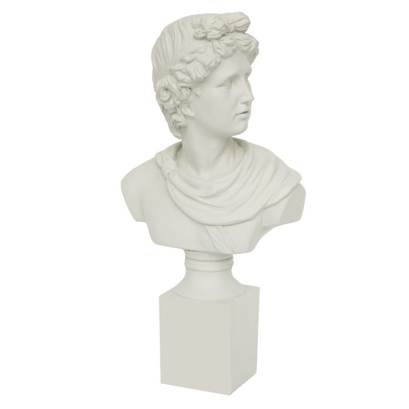 Figura mitologica en peana
