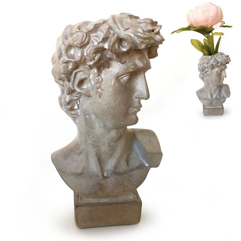 Figura mitologica en peana efecto piedra
