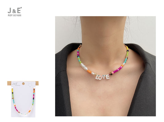 Collar de cuentas colores y letra love